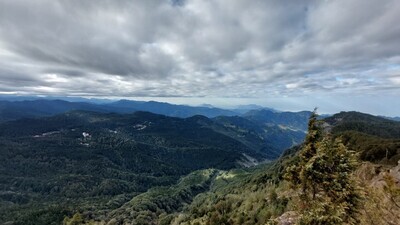 大塔山山頂遠眺森林遊樂區(攝影:張晉)圖片